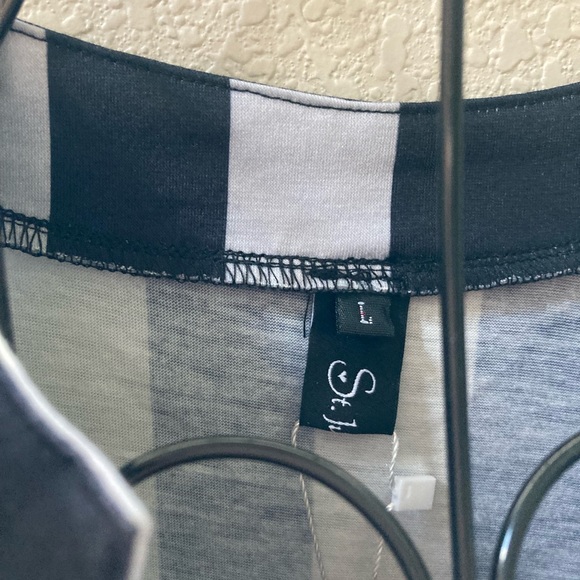 3/4 sleeve black/red/white tunic!! Never worn size L - Picture 4 of 6